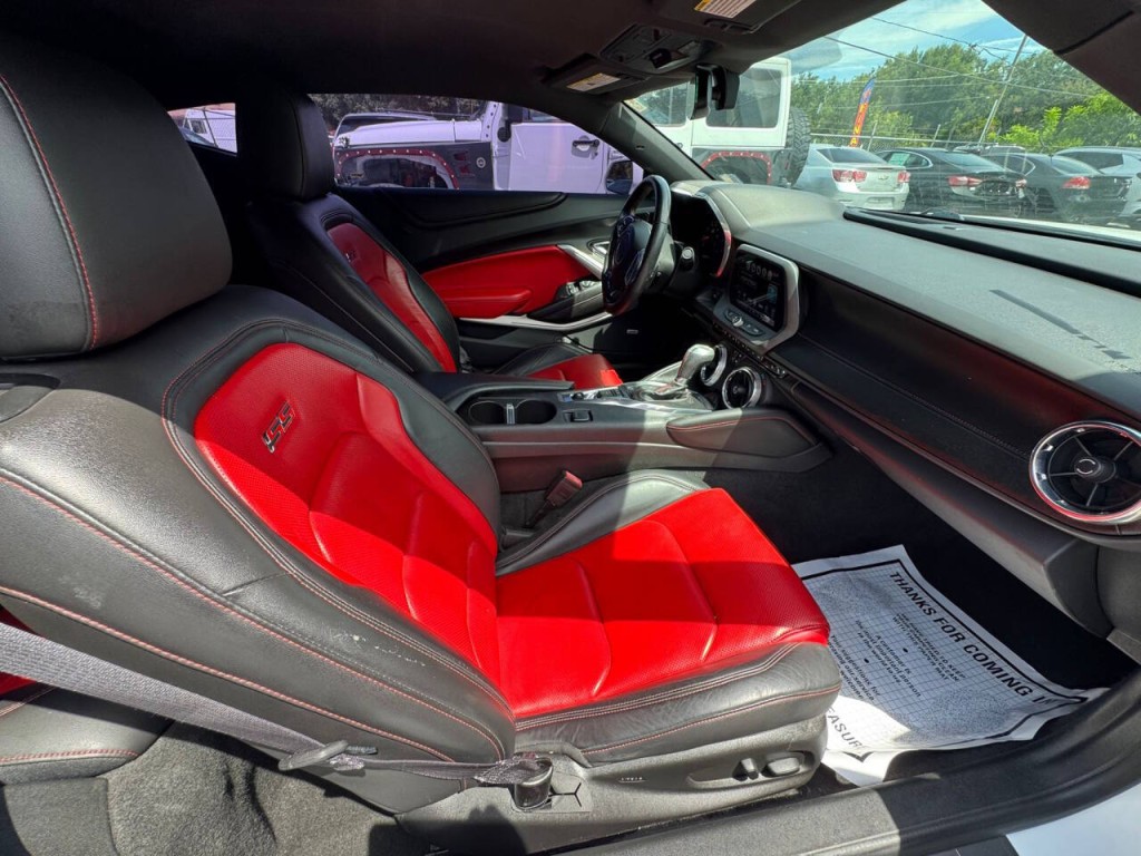 2017 Chevrolet Camaro Image 17