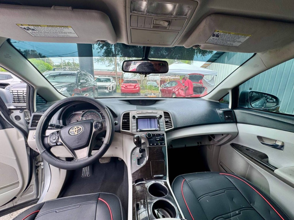 2015 Toyota Venza Image 18
