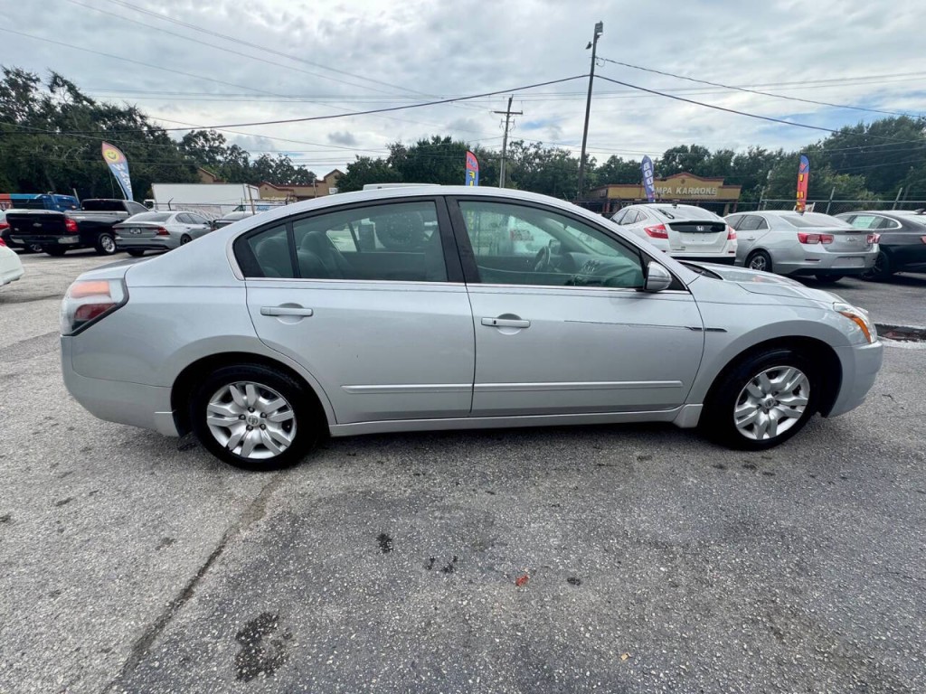 2011 Nissan Altima Image 4