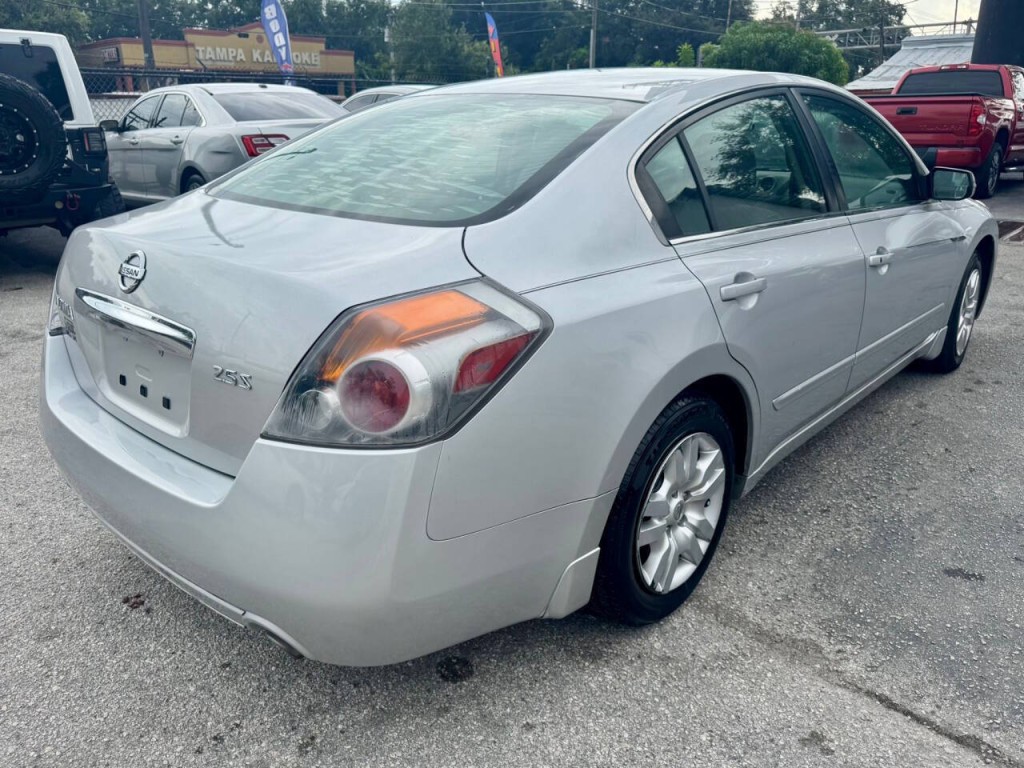 2011 Nissan Altima Image 7