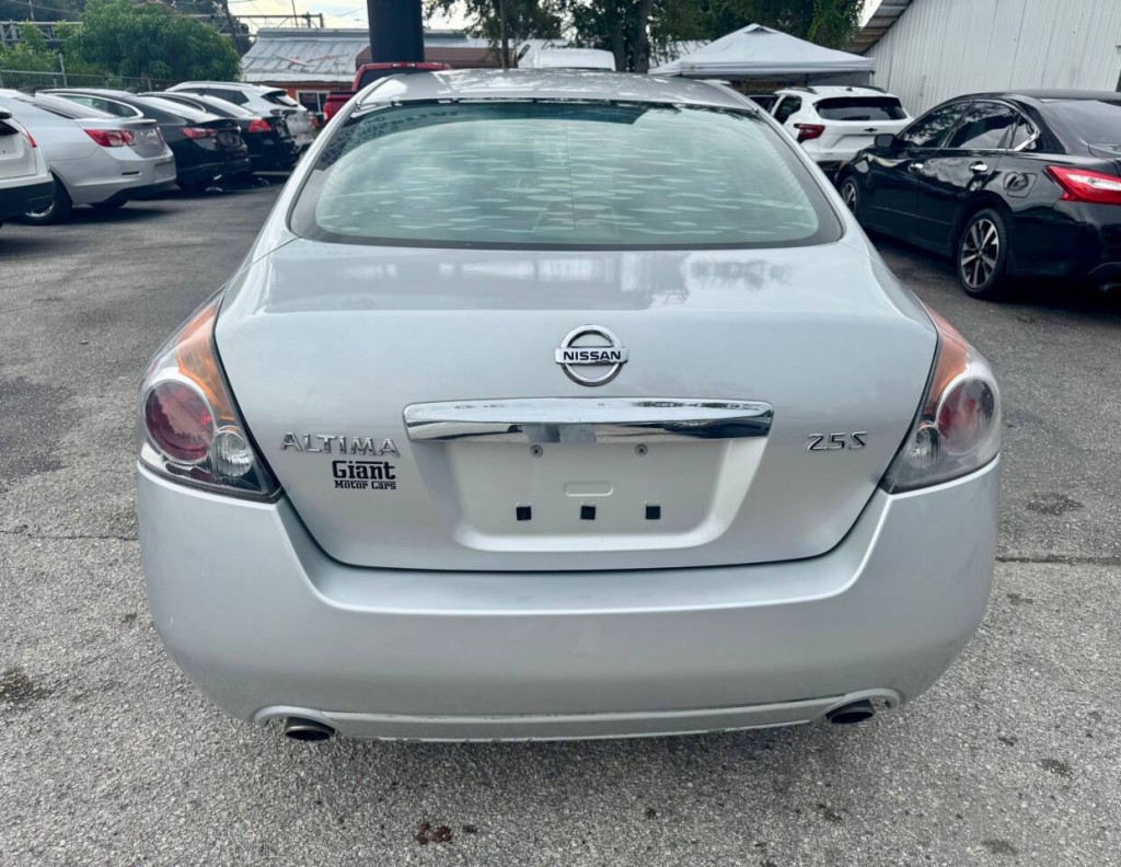 2011 Nissan Altima Image 9