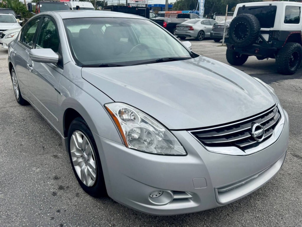 2011 Nissan Altima Image 10