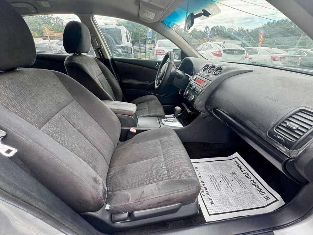 2011 Nissan Altima Image 16