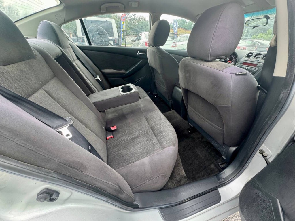 2011 Nissan Altima Image 17