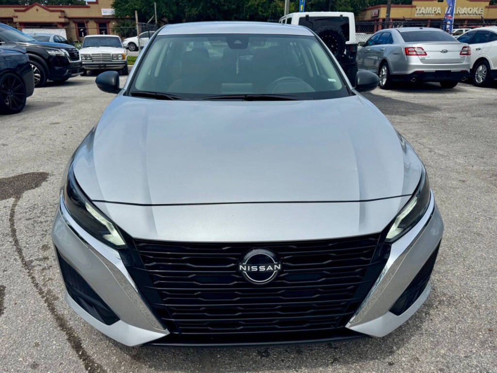 2024 Nissan Altima Image 8