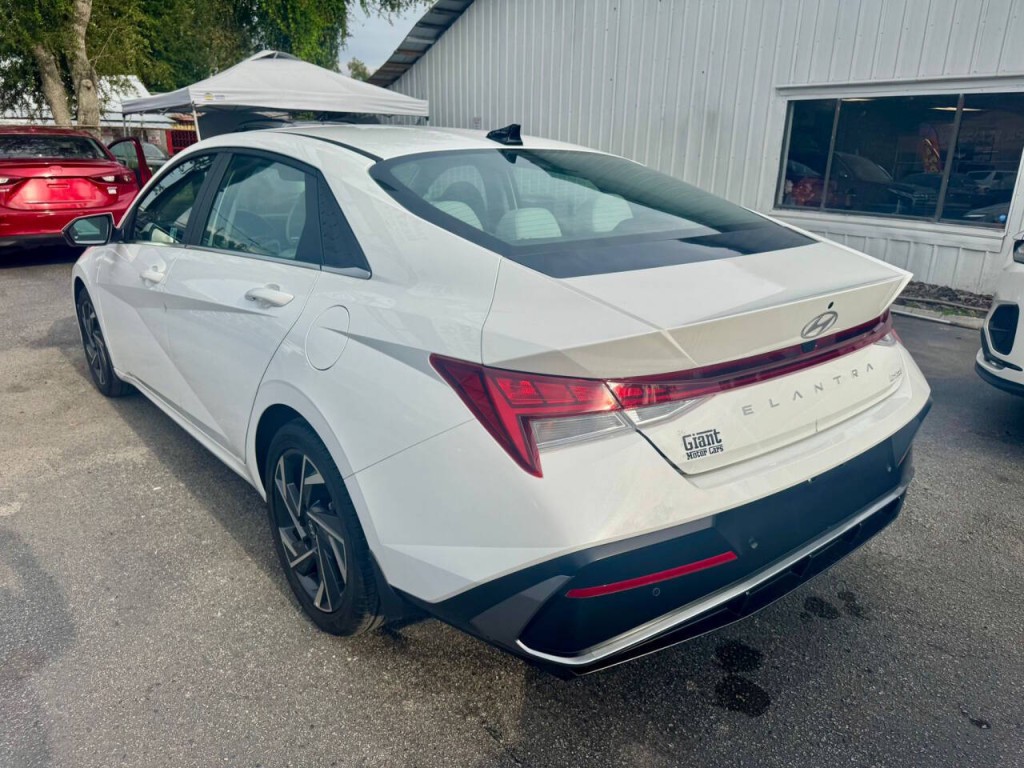 2024 Hyundai Elantra Image 5