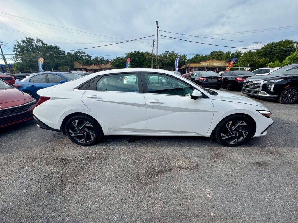 2024 Hyundai Elantra Image 7