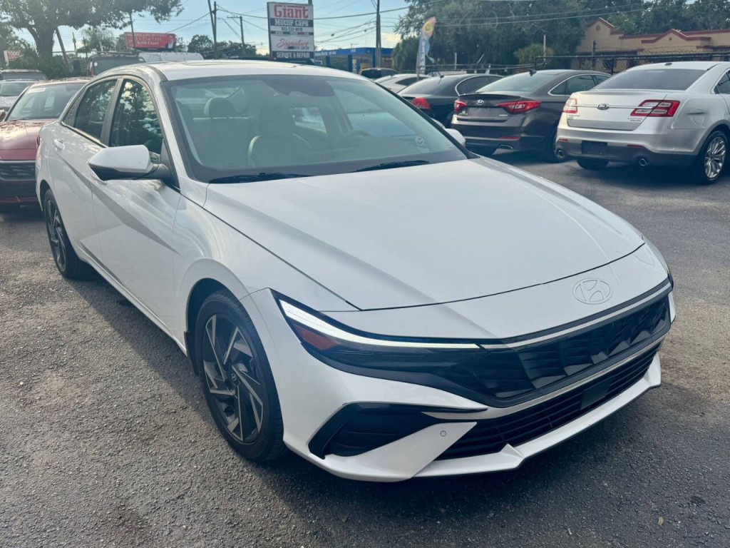 2024 Hyundai Elantra Image 10