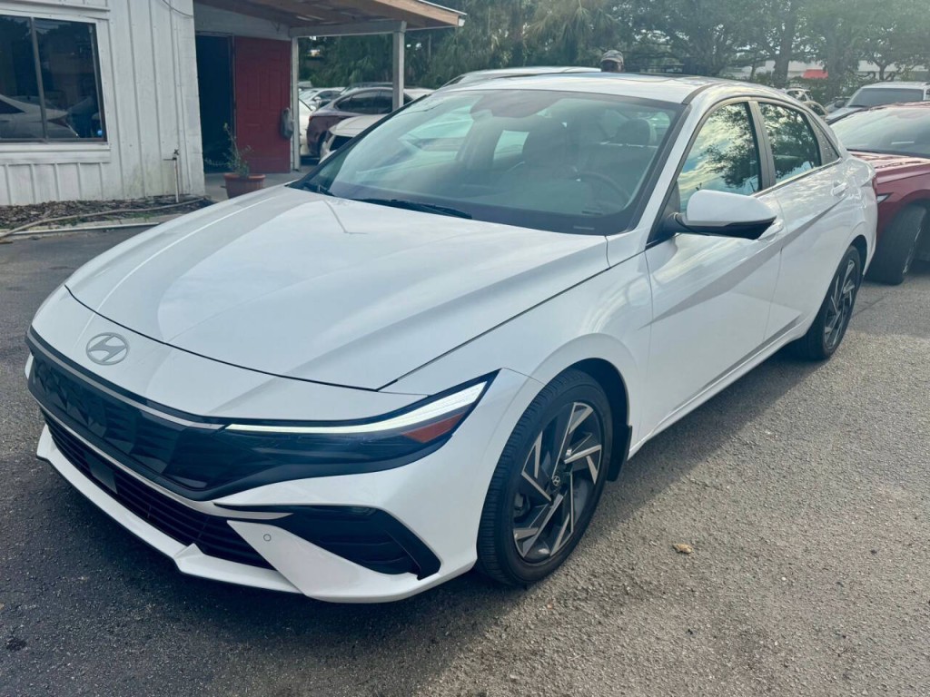 2024 Hyundai Elantra Image 11