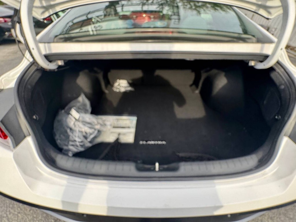 2024 Hyundai Elantra Image 12