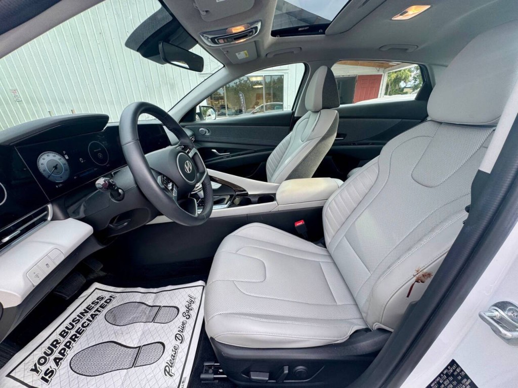 2024 Hyundai Elantra Image 14