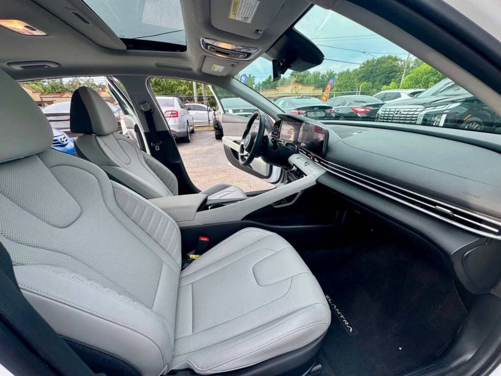 2024 Hyundai Elantra Image 16