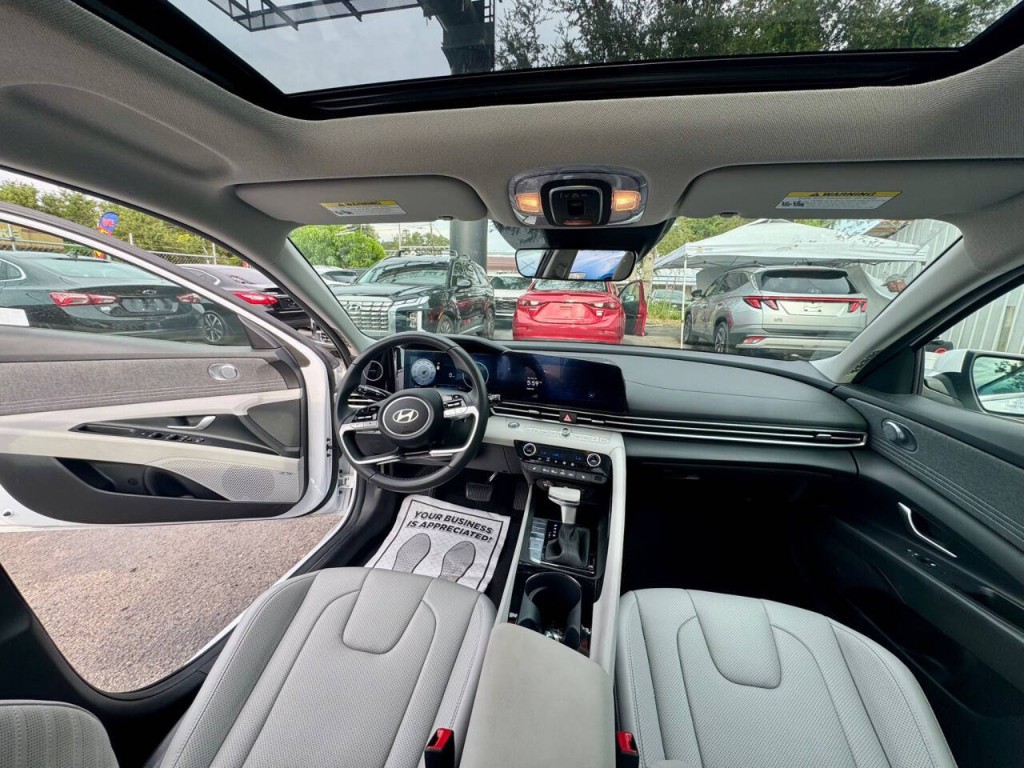 2024 Hyundai Elantra Image 17