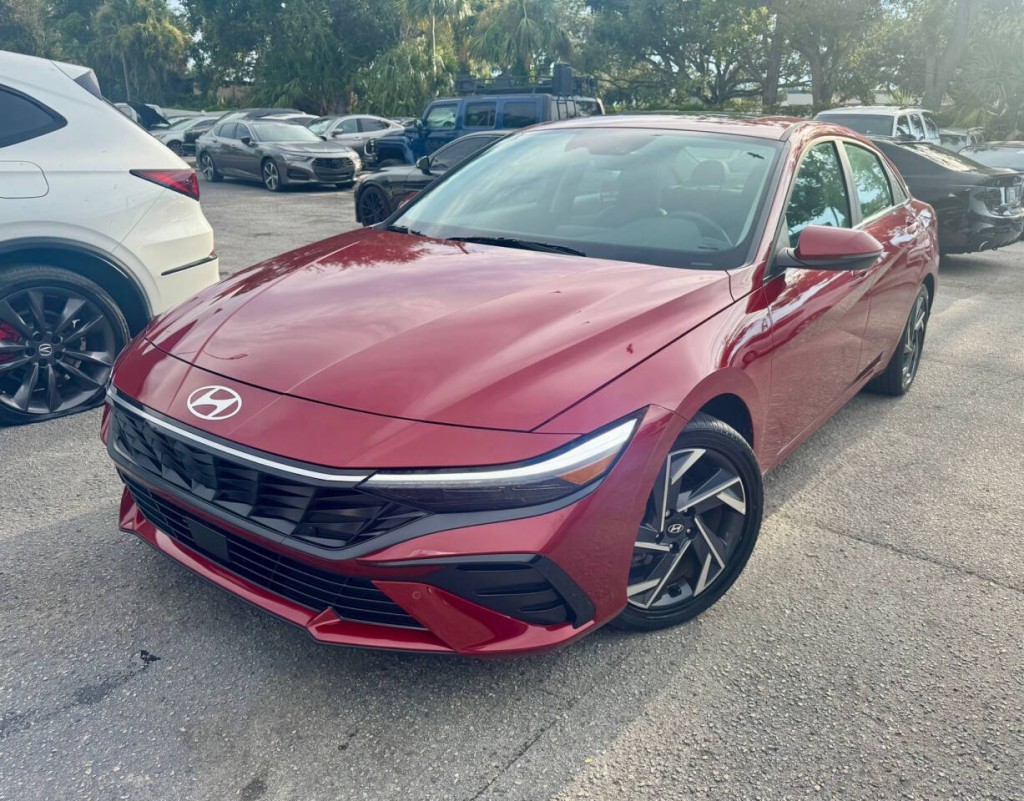 2024 Hyundai Elantra Image 2