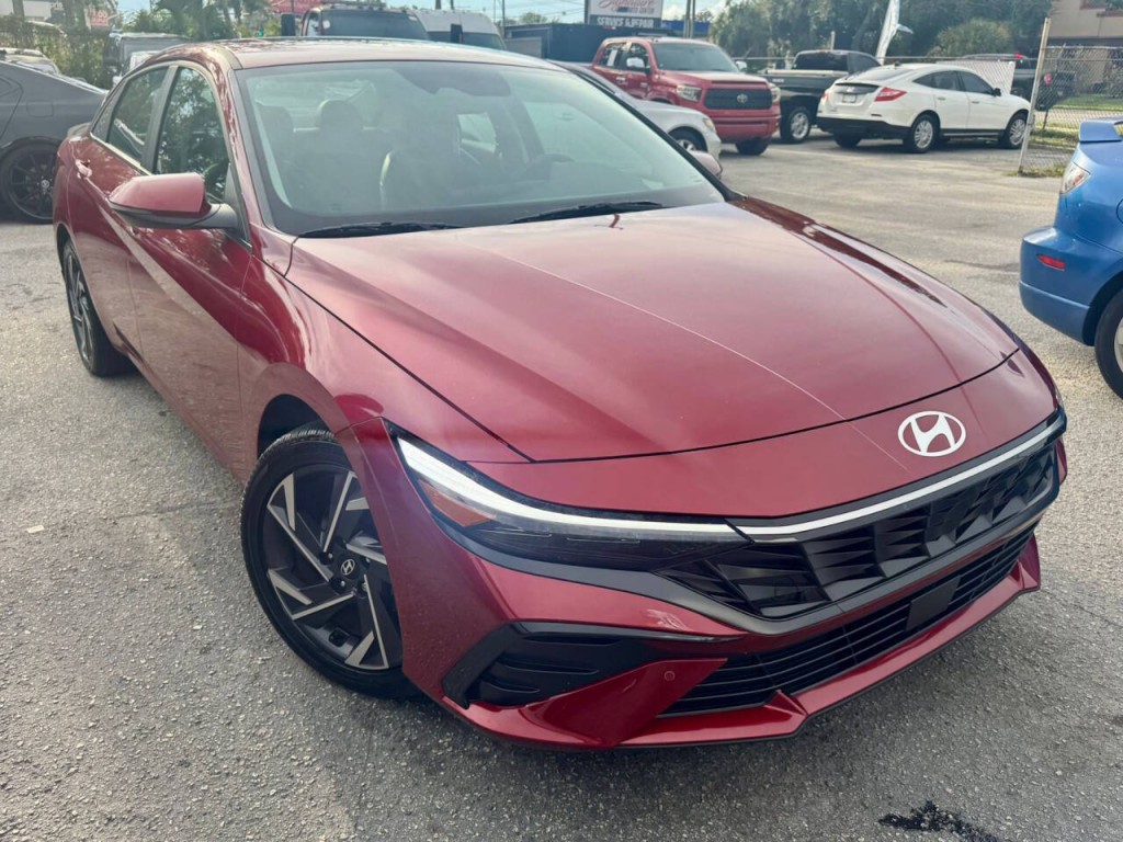 2024 Hyundai Elantra Image 3
