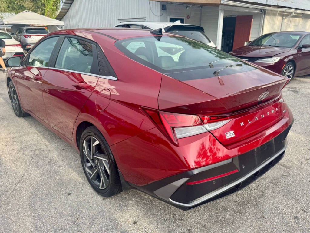 2024 Hyundai Elantra Image 4