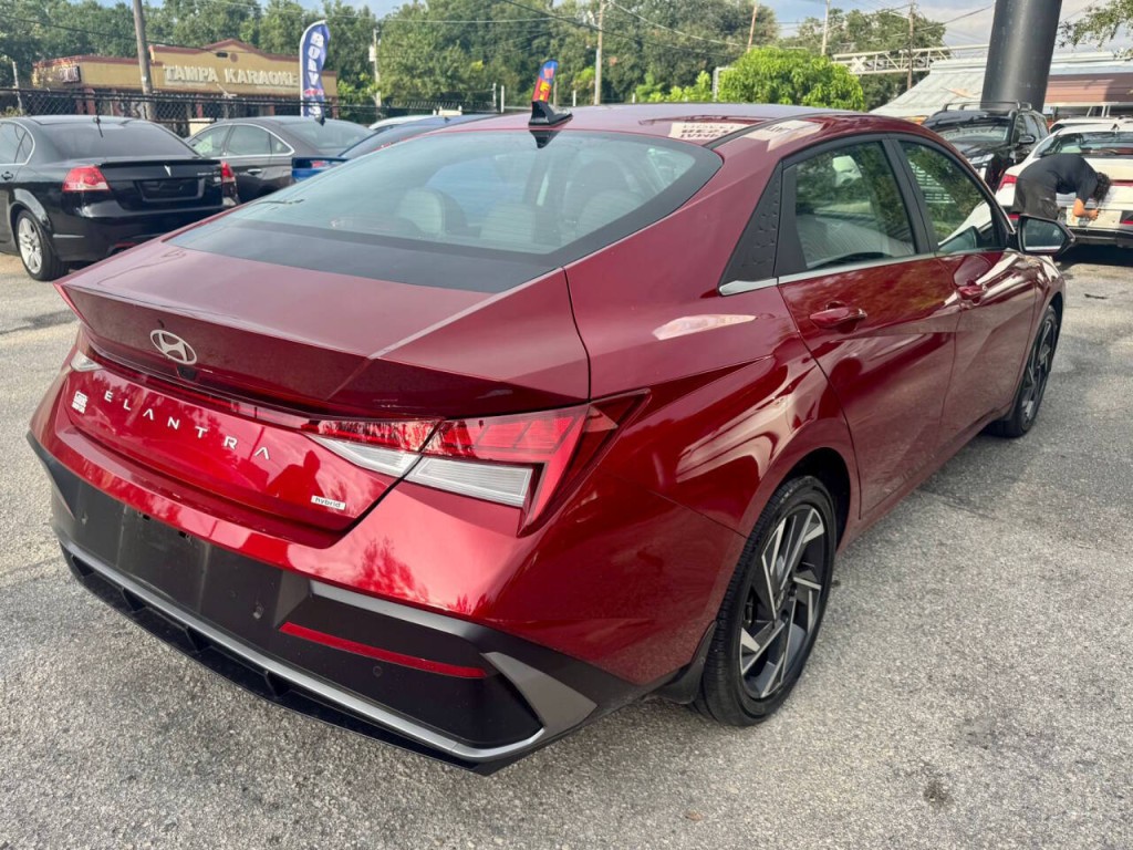 2024 Hyundai Elantra Image 5
