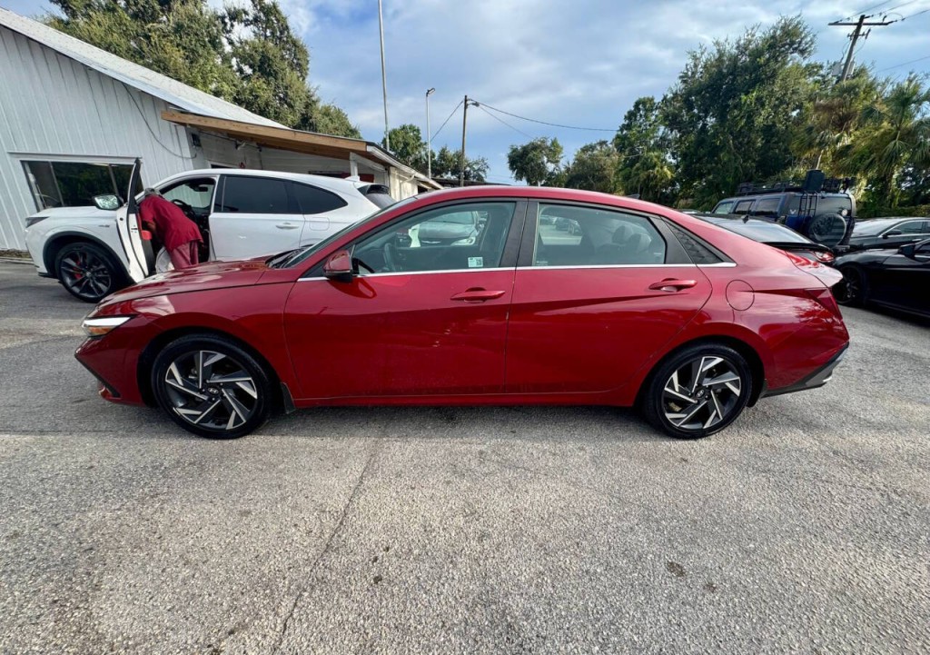 2024 Hyundai Elantra Image 6