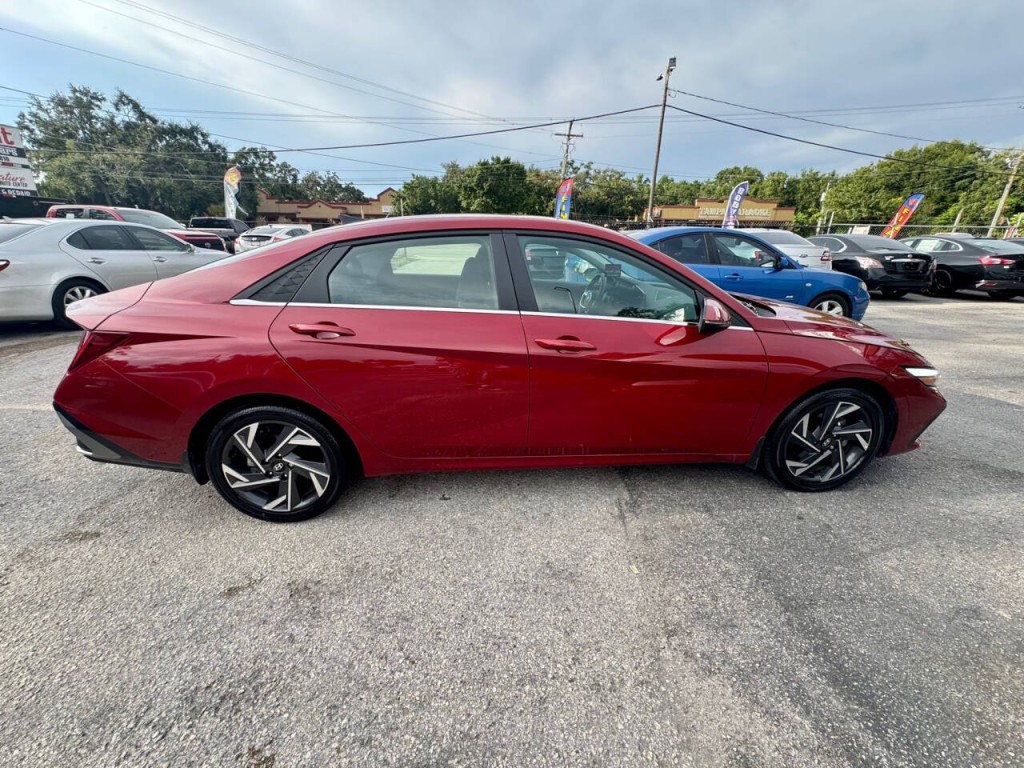 2024 Hyundai Elantra Image 7