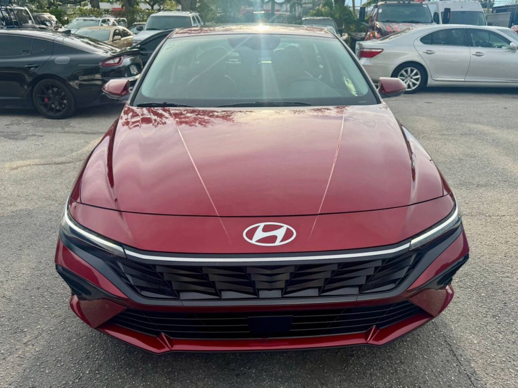 2024 Hyundai Elantra Image 8
