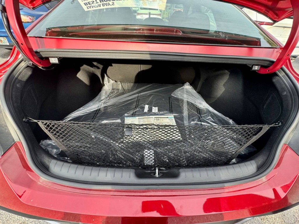 2024 Hyundai Elantra Image 13