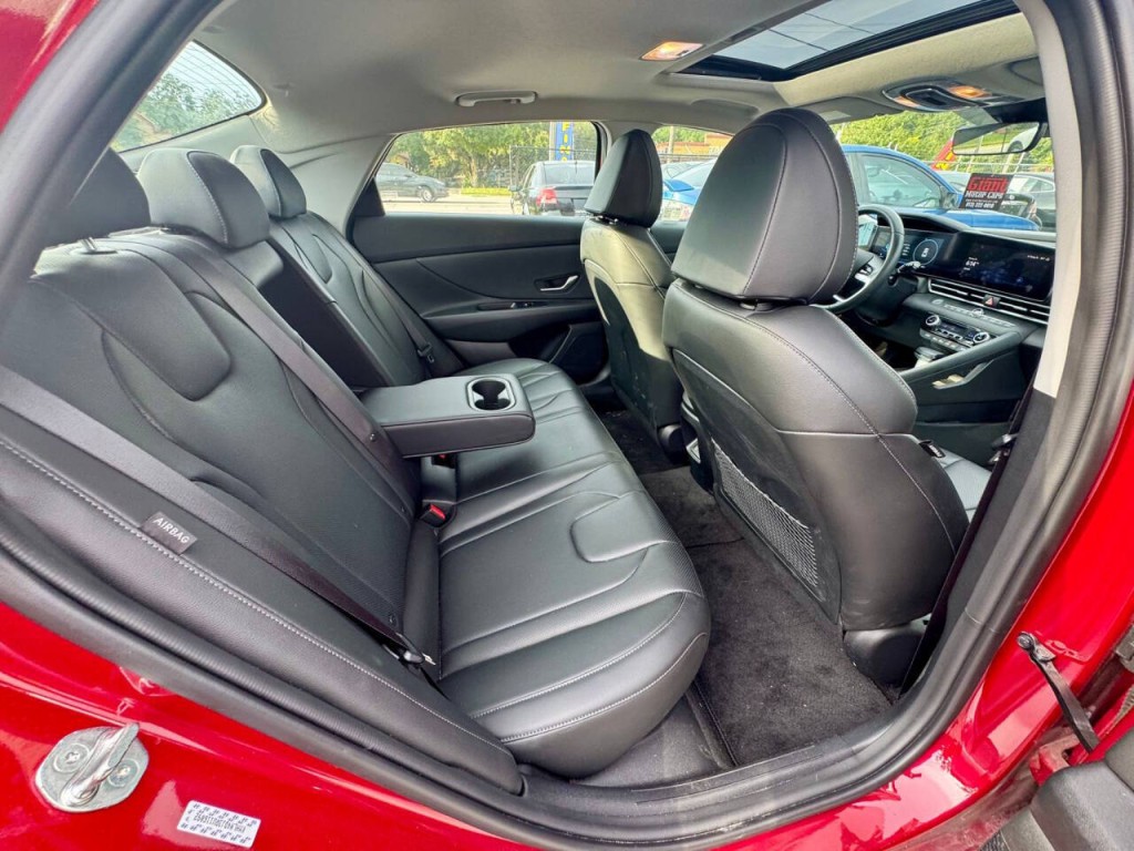 2024 Hyundai Elantra Image 18