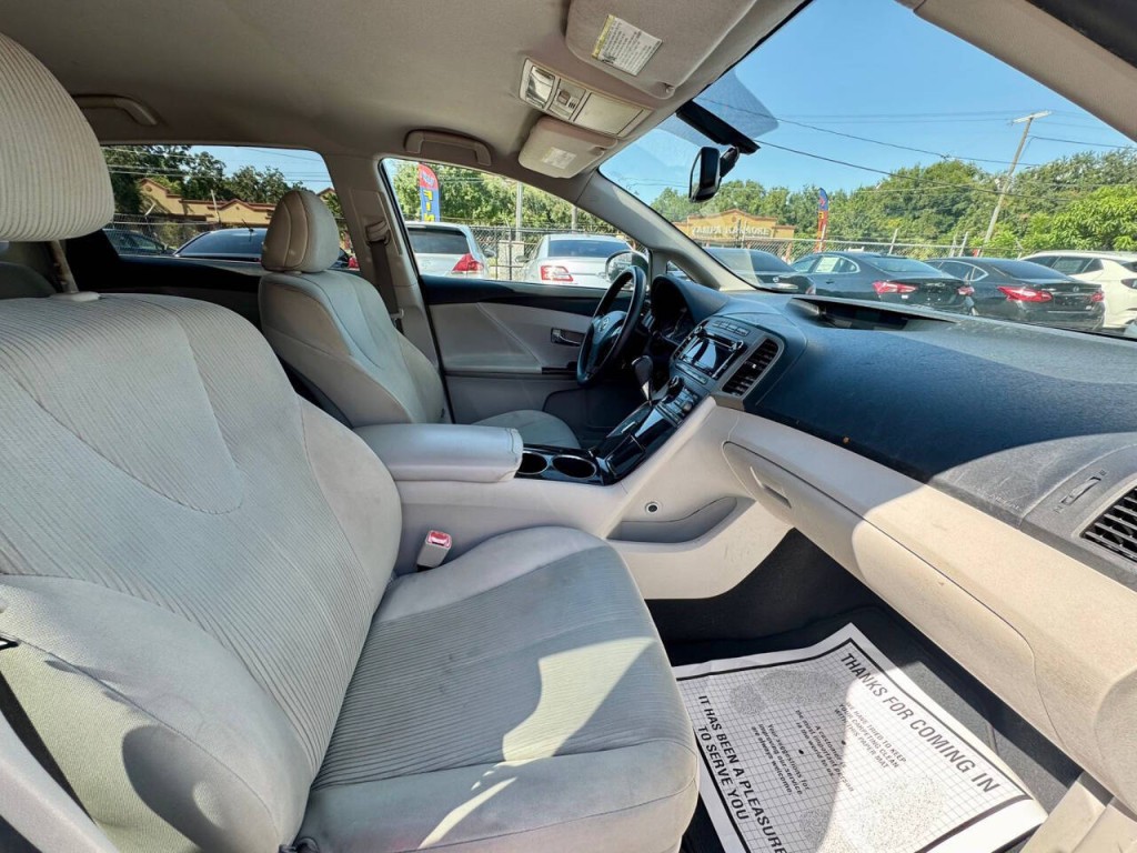 2010 Toyota Venza Image 14