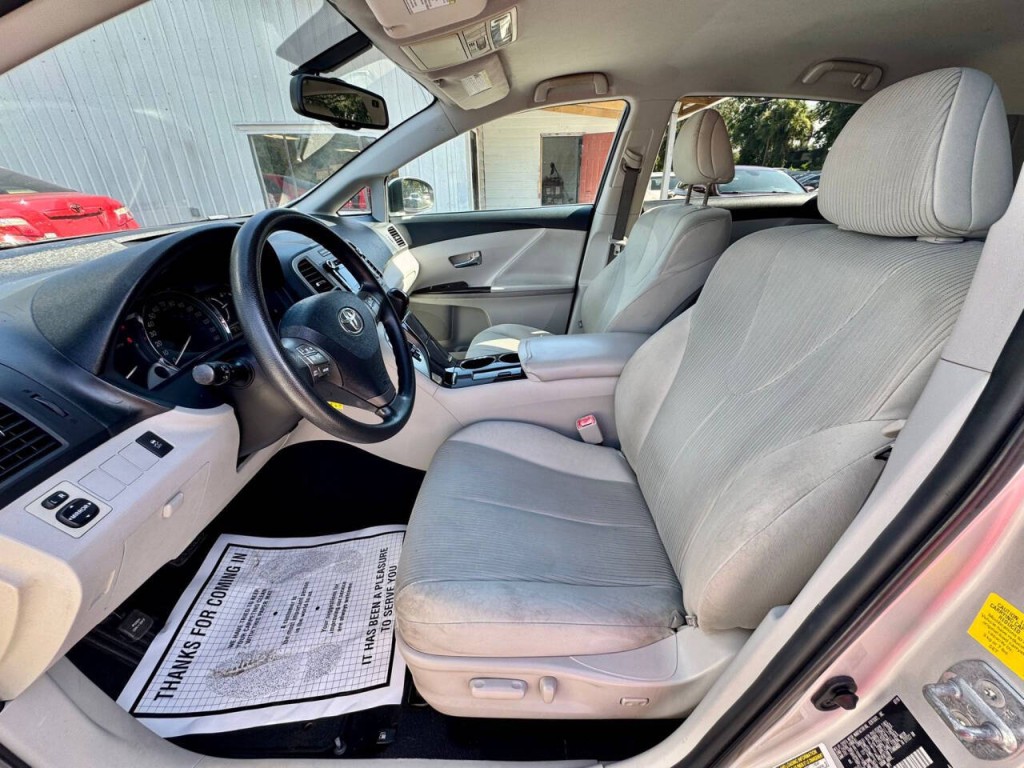 2010 Toyota Venza Image 16