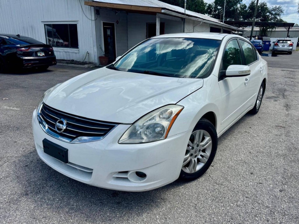 2010 Nissan Altima Image 2
