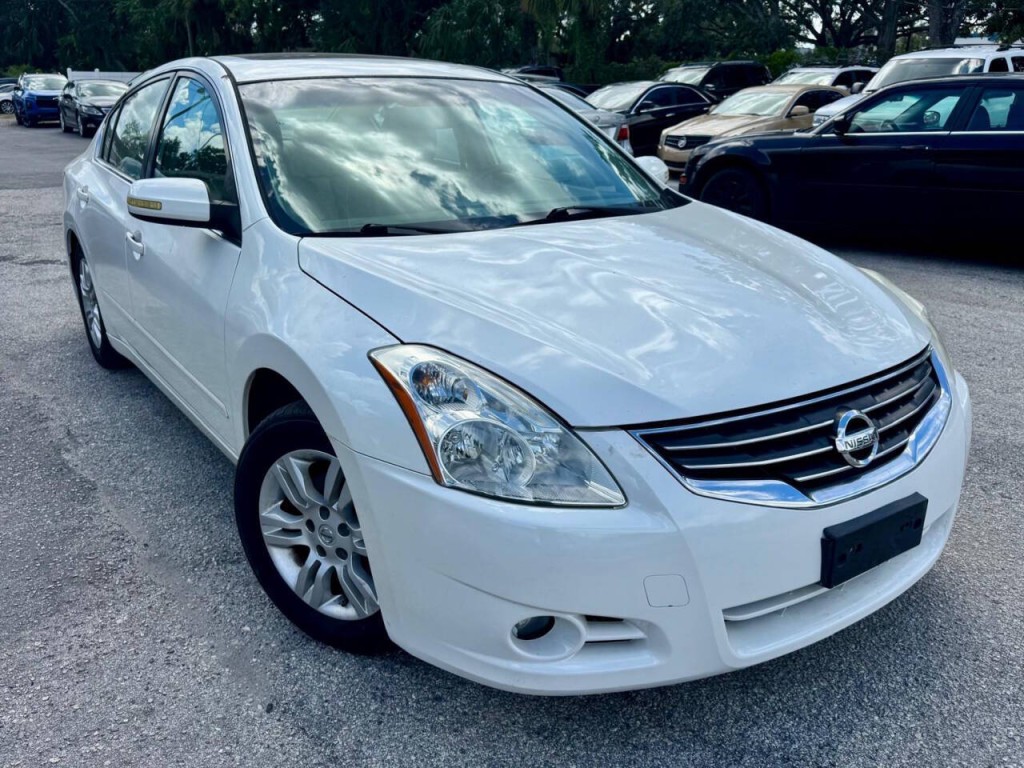2010 Nissan Altima Image 3