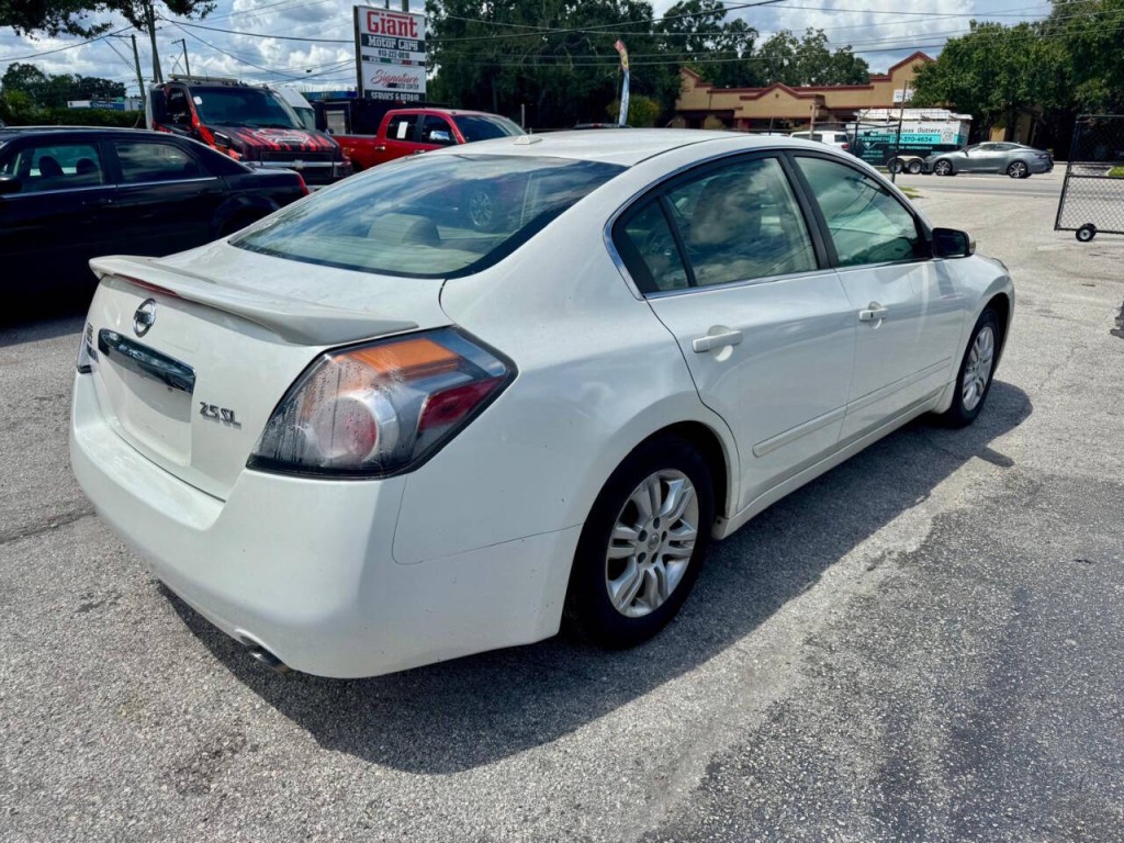 2010 Nissan Altima Image 4
