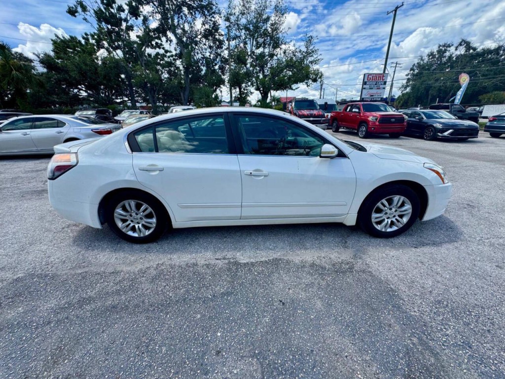 2010 Nissan Altima Image 8