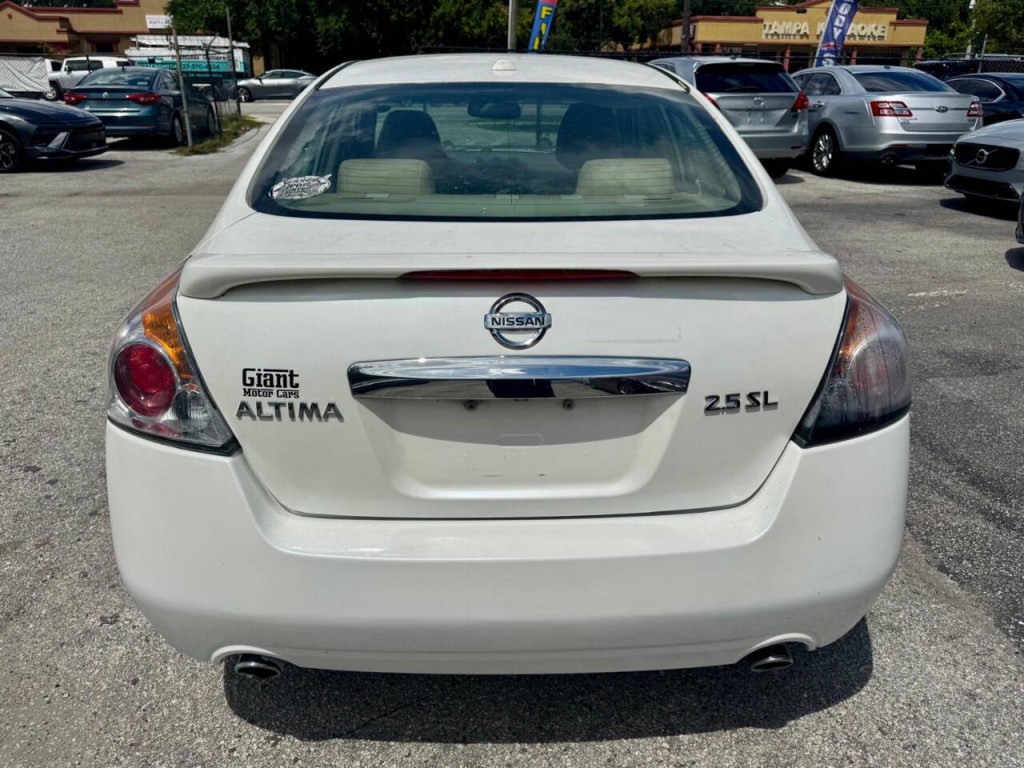 2010 Nissan Altima Image 9