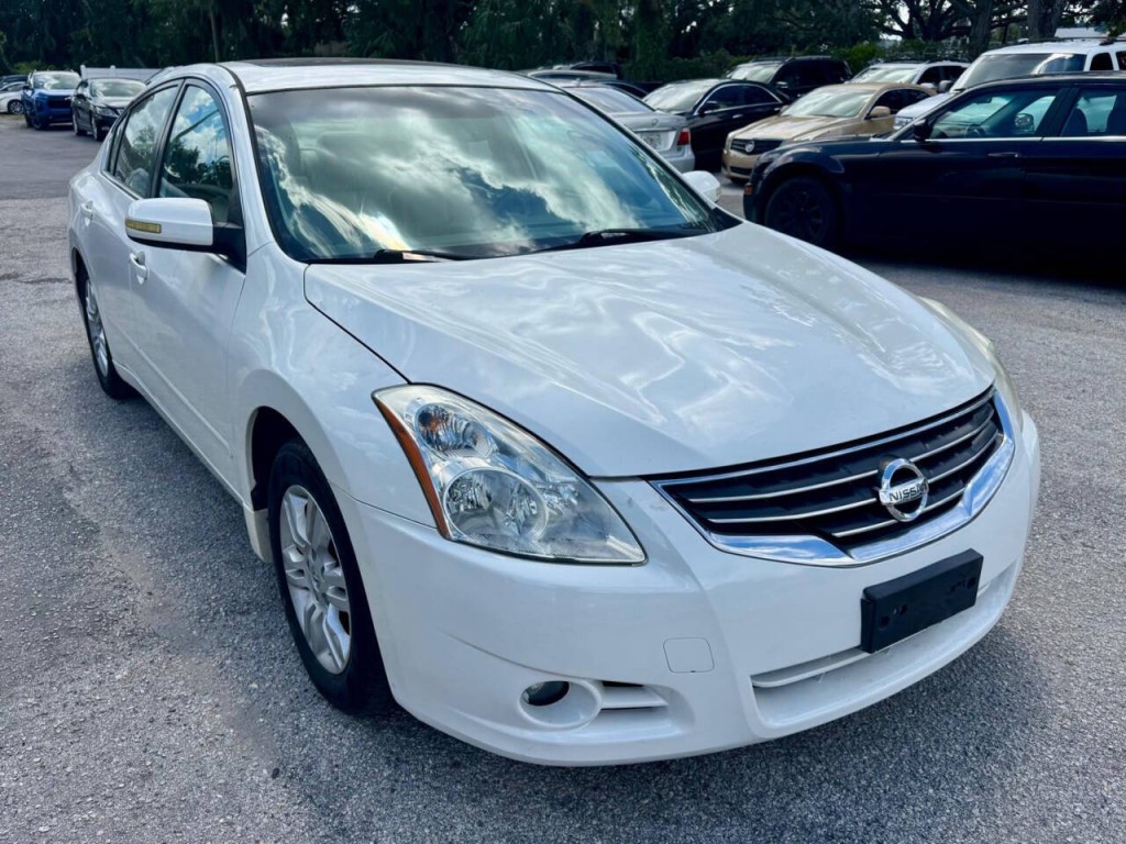 2010 Nissan Altima Image 10