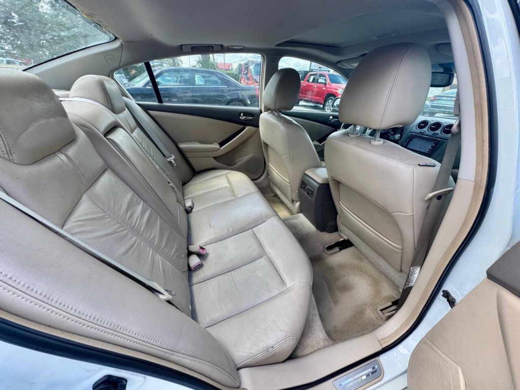 2010 Nissan Altima Image 16