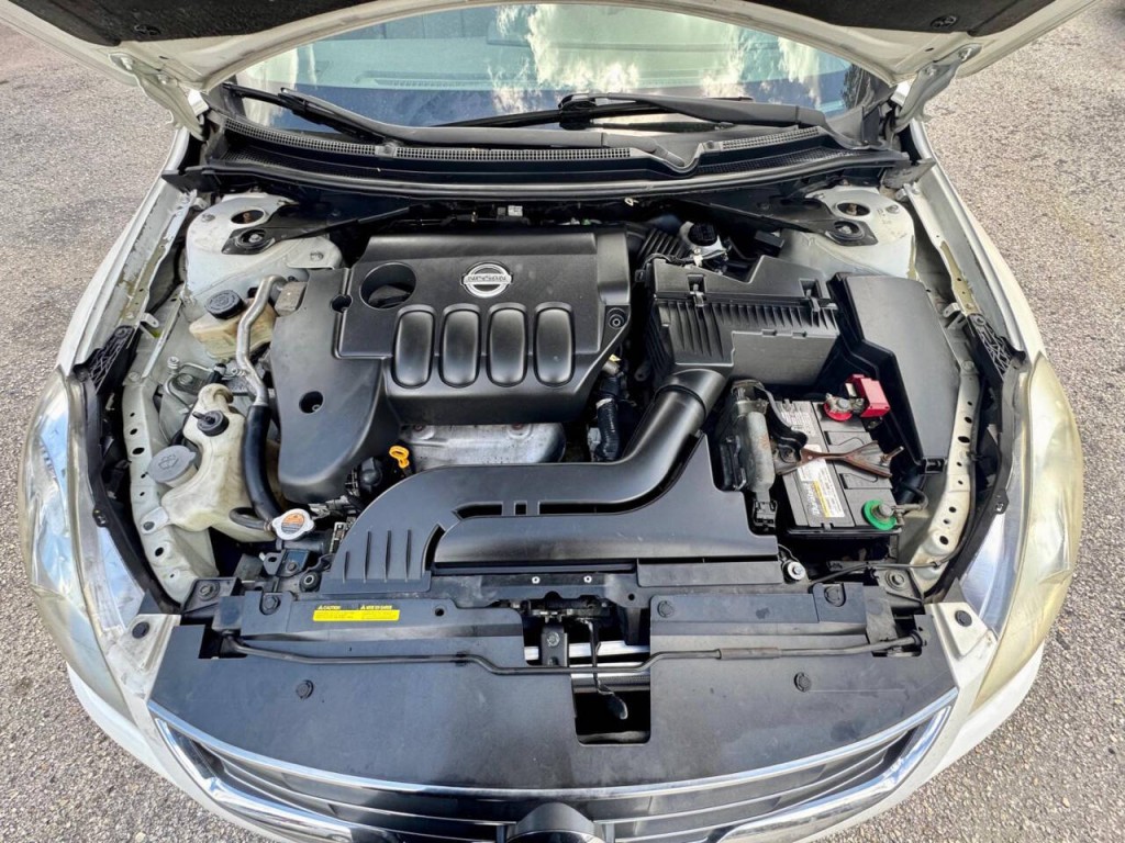2010 Nissan Altima Image 19