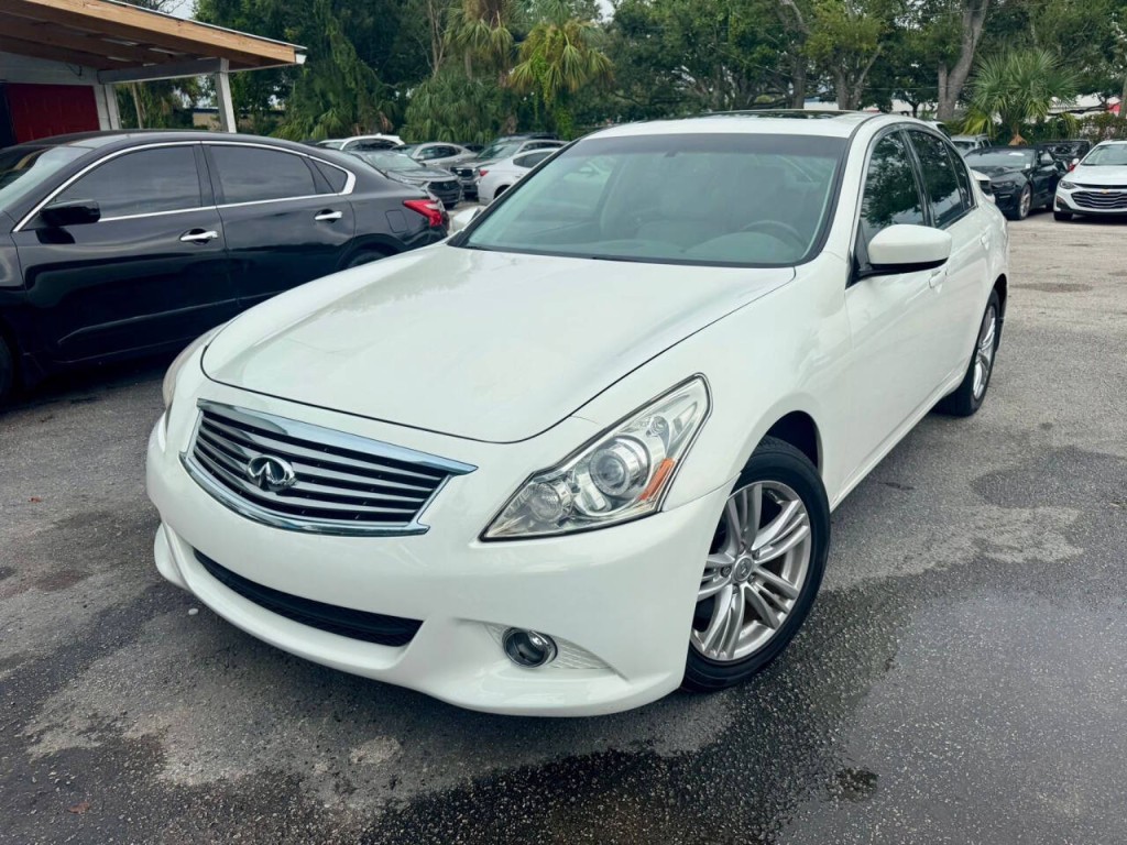 2013 INFINITI G37 Image 2