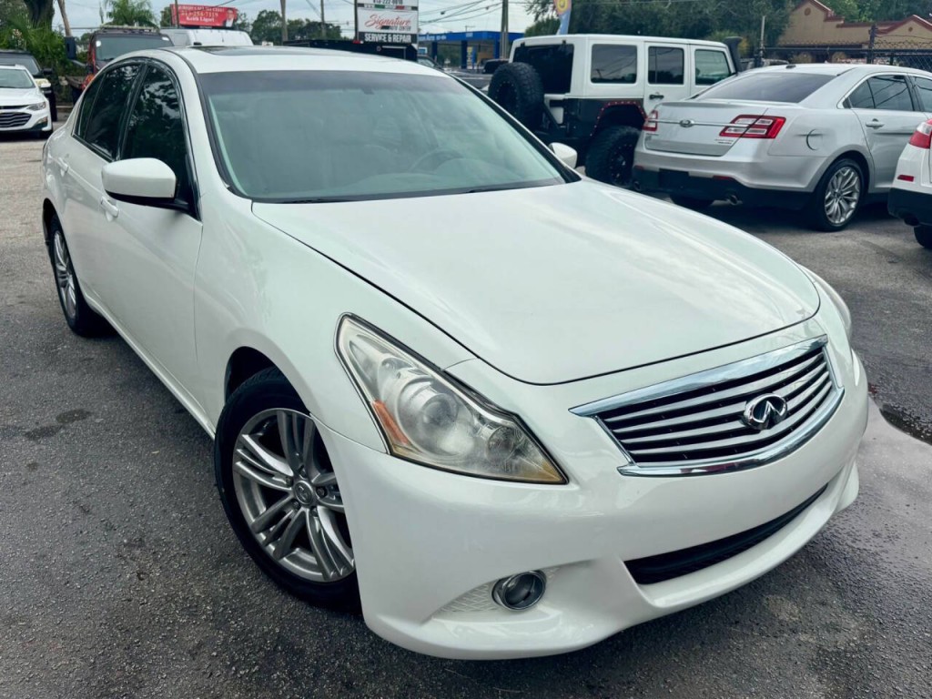 2013 INFINITI G37 Image 3