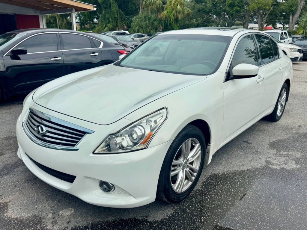 2013 INFINITI G37 Image 11