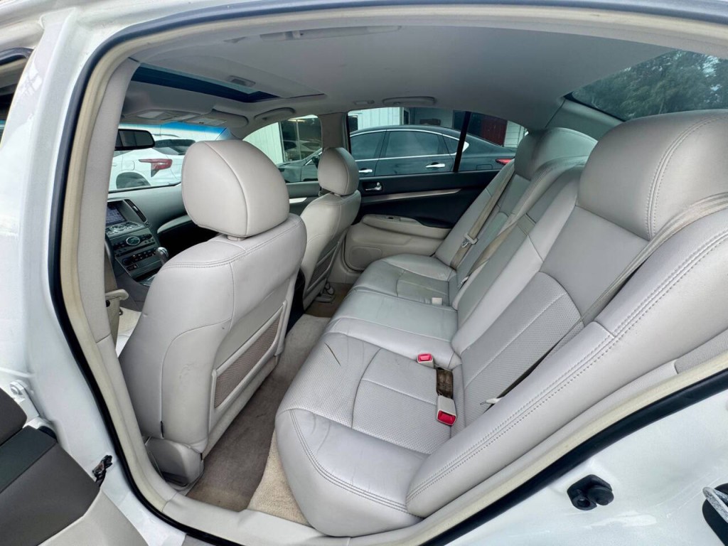2013 INFINITI G37 Image 15