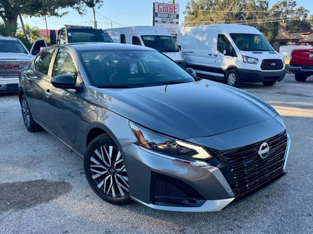 2025 Nissan Altima Image 3