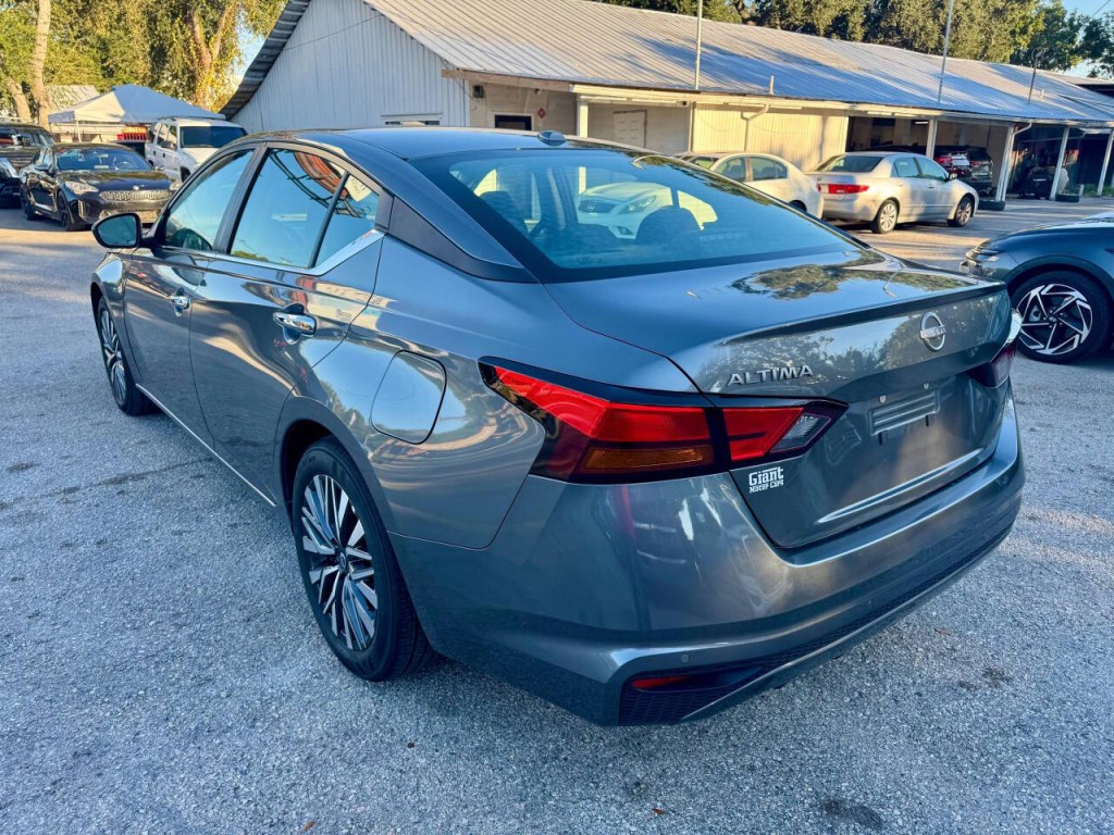 2025 Nissan Altima Image 4