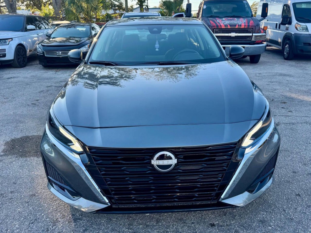 2025 Nissan Altima Image 8