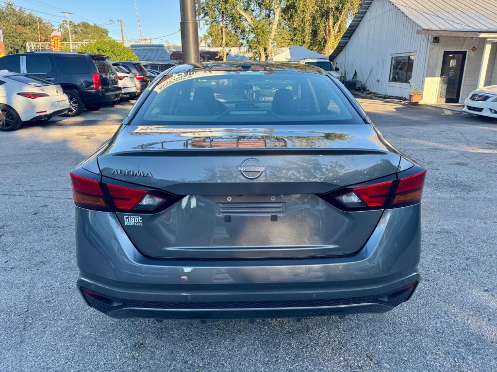 2025 Nissan Altima Image 10
