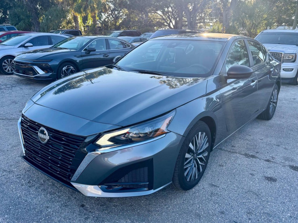 2025 Nissan Altima Image 12