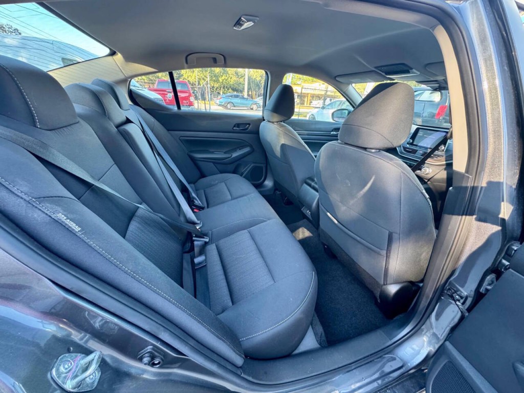 2025 Nissan Altima Image 17