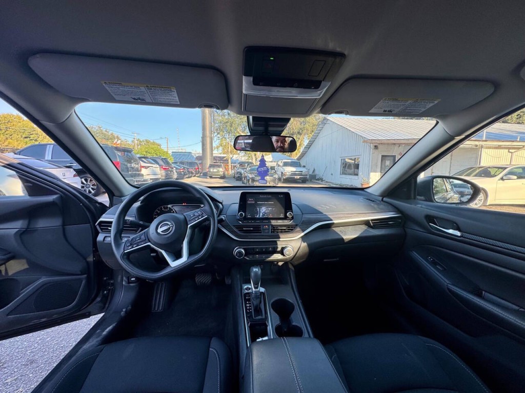 2025 Nissan Altima Image 18