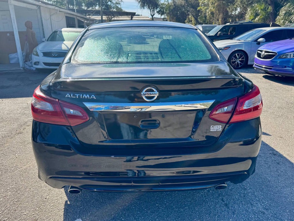 2016 Nissan Altima Image 9
