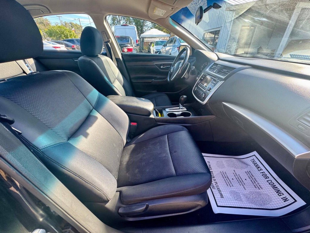 2016 Nissan Altima Image 16