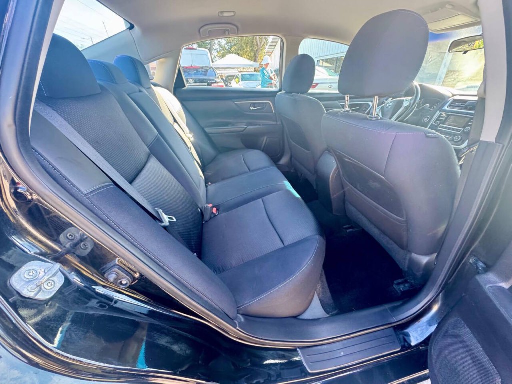 2016 Nissan Altima Image 17